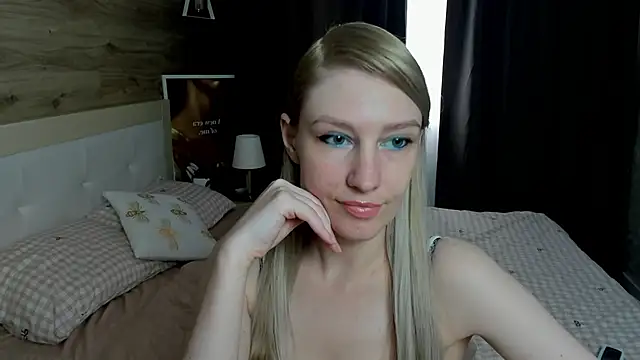 Snapshot of ReginaAmour chatting on 06-07-26, 01:15 ReginaAmour online show from 06-07-26, 01:15
