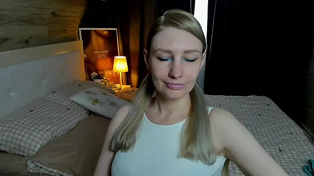 Snapshot of ReginaAmour chatting on 06-08-26, 01:00 ReginaAmour online show from 06-08-26, 01:00