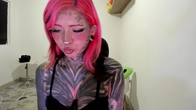 Snapshot of Nickidoll66_ chatting on 07-01-26, 05:31 Nickidoll66 online show from 07-01-26, 05:31
