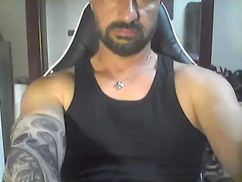 Snapshot of francesc80 chatting on 06-06-26, 10:53 francesc80 online show from 06-06-26, 10:53