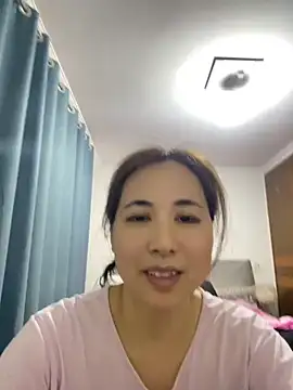 Snapshot of mama202688 chatting on 06-18-26, 04:00 mama202688 online show from 06-18-26, 04:00