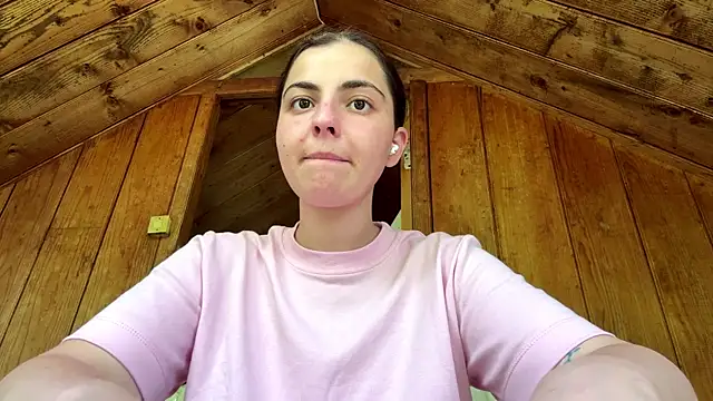 Snapshot of MarisaKomar chatting on 07-17-26, 01:07 MarisaKomar online show from 07-17-26, 01:07