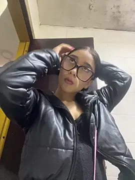 Snapshot of miss_alahia chatting on 06-17-26, 08:32 miss alahia online show from 06-17-26, 08:32