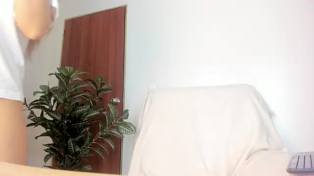 Snapshot of AbbyLancaster chatting on 06-04-26, 06:58 AbbyLancaster online show from 06-04-26, 06:58