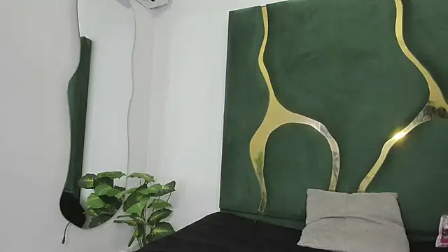 Mila petiteasm online show from 06-30-26, 12:17