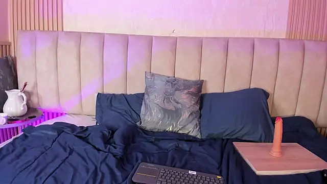 julimonroe  online show from 06-05-26, 06:52