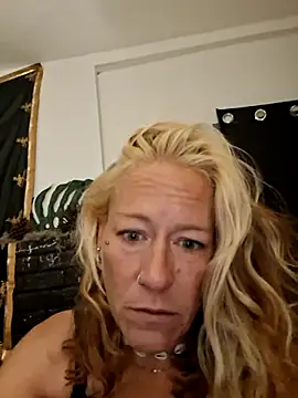 Snapshot of lusciouspider chatting on 06-04-26, 03:23 lusciouspider online show from 06-04-26, 03:23