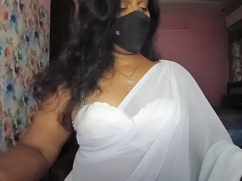 Snapshot of Meenakshy chatting on 06-05-26, 05:25 Meenakshy online show from 06-05-26, 05:25