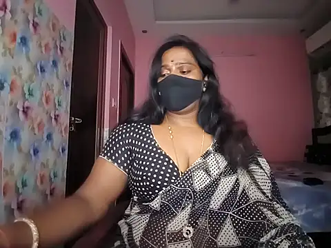 Snapshot of Meenakshy chatting on 06-06-26, 05:01 Meenakshy online show from 06-06-26, 05:01