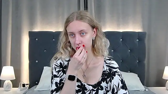 LirienVexx online show from 06-17-26, 04:04