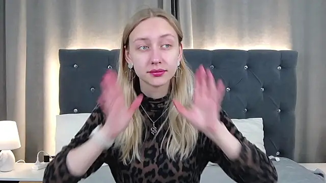 LirienVexx online show from 06-19-26, 03:33