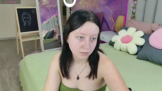 RuthHalll online show from 07-31-26, 12:04