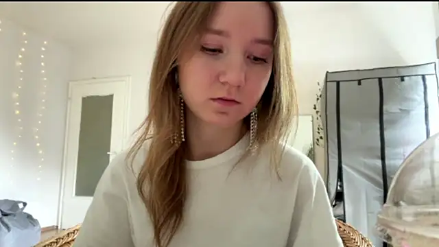 Snapshot of smalllisa chatting on 06-05-26, 03:07 smalllisa online show from 06-05-26, 03:07