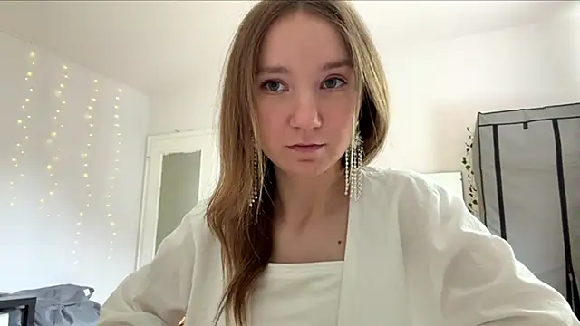 Snapshot of smalllisa chatting on 06-06-26, 02:11 smalllisa online show from 06-06-26, 02:11