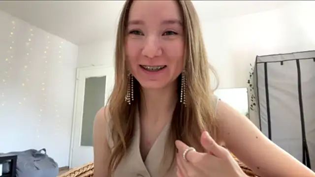 Snapshot of smalllisa chatting on 06-07-26, 02:10 smalllisa online show from 06-07-26, 02:10