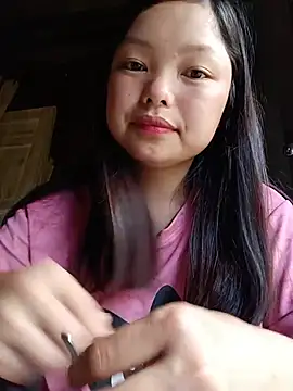 Snapshot of Linna-bae chatting on 06-13-26, 11:57 Linna-bae online show from 06-13-26, 11:57