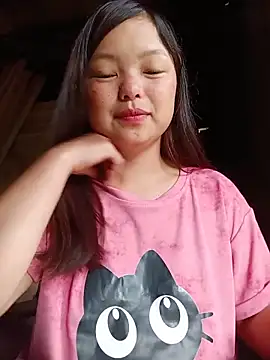 Snapshot of Linna-bae chatting on 06-15-26, 12:35 Linna-bae online show from 06-15-26, 12:35