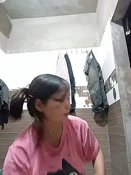 Snapshot of Linna-bae chatting on 06-15-26, 01:13 Linna-bae online show from 06-15-26, 01:13