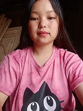 Snapshot of Linna-bae chatting on 06-16-26, 01:30 Linna-bae online show from 06-16-26, 01:30