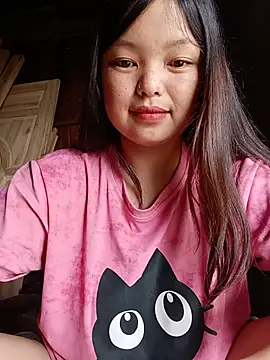 Snapshot of Linna-bae chatting on 06-19-26, 01:10 Linna-bae online show from 06-19-26, 01:10