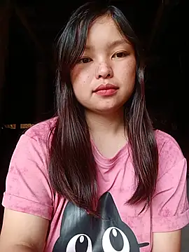 Snapshot of Linna-bae chatting on 06-24-26, 02:21 Linna-bae online show from 06-24-26, 02:21