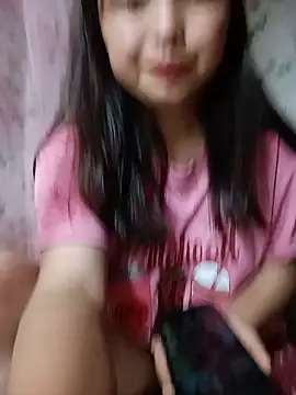 Snapshot of Linna-bae chatting on 06-26-26, 03:55 Linna-bae online show from 06-26-26, 03:55