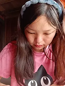 Snapshot of Linna-bae chatting on 06-27-26, 01:54 Linna-bae online show from 06-27-26, 01:54