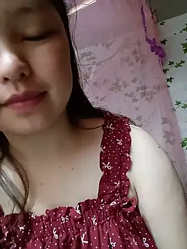 Snapshot of Linna-bae chatting on 06-29-26, 02:40 Linna-bae online show from 06-29-26, 02:40