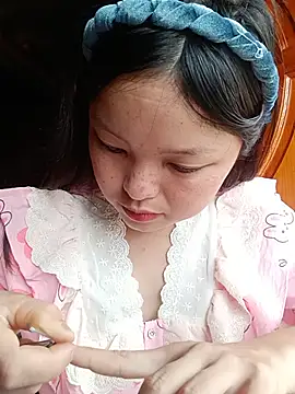 Snapshot of Linna-bae chatting on 06-30-26, 01:50 Linna-bae online show from 06-30-26, 01:50