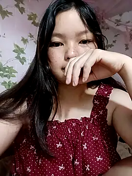 Snapshot of Linna-bae chatting on 07-08-26, 12:48 Linna-bae online show from 07-08-26, 12:48