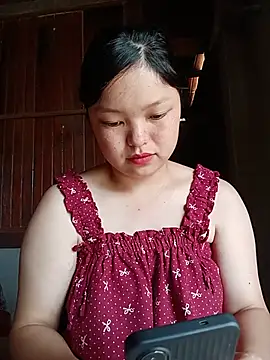 Snapshot of Linna-bae chatting on 07-15-26, 01:55 Linna-bae online show from 07-15-26, 01:55