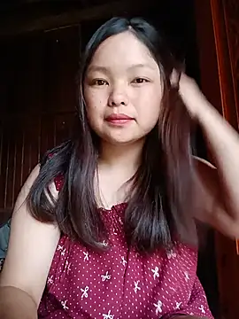 Snapshot of Linna-bae chatting on 07-23-26, 12:24 Linna-bae online show from 07-23-26, 12:24