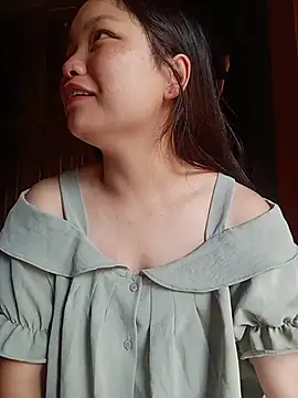 Snapshot of Linna-bae chatting on 08-05-26, 03:20 Linna-bae online show from 08-05-26, 03:20