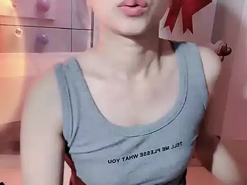 Snapshot of -Lylyn- chatting on 06-10-26, 06:12 -Lylyn- online show from 06-10-26, 06:12