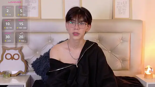 Snapshot of Kim_Adrien chatting on 06-07-26, 03:32 Kim Adrien online show from 06-07-26, 03:32