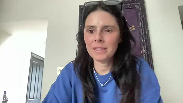 Snapshot of JadeLucy chatting on 06-05-26, 10:10 JadeLucy online show from 06-05-26, 10:10