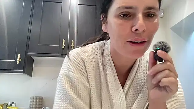 Snapshot of JadeLucy chatting on 06-07-26, 07:34 JadeLucy online show from 06-07-26, 07:34