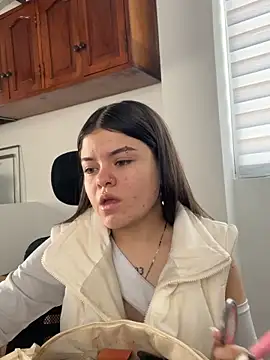 Snapshot of Camila_Duarte_2 chatting on 06-09-26, 01:23 Camila Duarte 2 online show from 06-09-26, 01:23