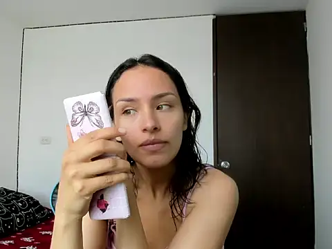 Snapshot of Megan_blue__ chatting on 06-27-26, 06:02 Megan blue online show from 06-27-26, 06:02