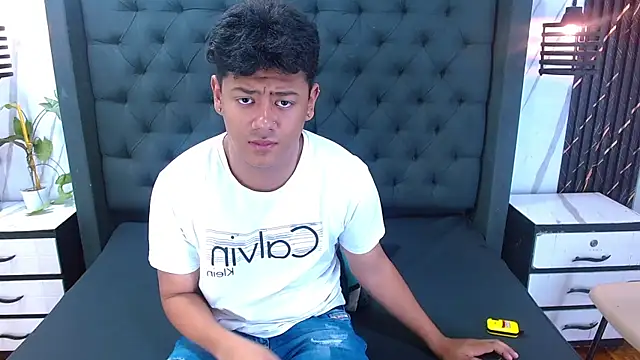 Snapshot of Asier_ chatting on 06-08-26, 08:42 Asier online show from 06-08-26, 08:42