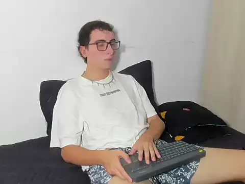 MiloGM  online show from 06-26-26, 07:29