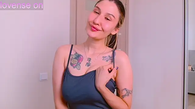 Snapshot of xocami chatting on 06-10-26, 12:22 xocami online show from 06-10-26, 12:22