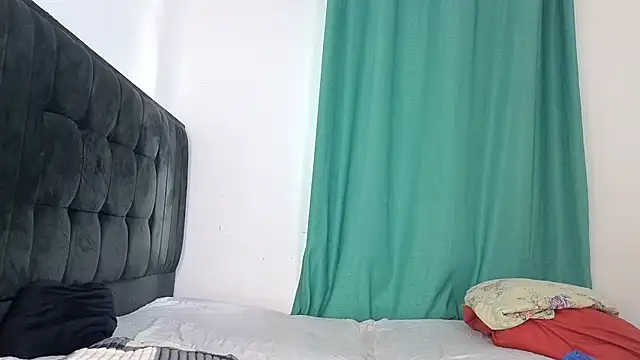 Fluffy Pillows online show from 06-23-26, 08:23