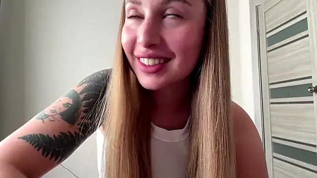 Snapshot of AliceIris chatting on 06-10-26, 12:15 AliceIris online show from 06-10-26, 12:15