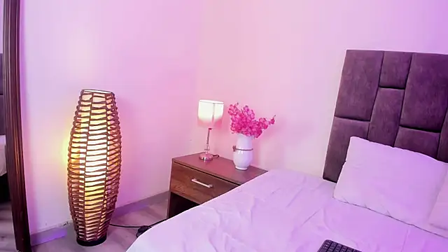 HecateMoon online show from 07-17-26, 03:02