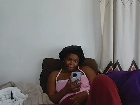 Snapshot of RoyalMuse chatting on 06-04-26, 06:14 RoyalMuse online show from 06-04-26, 06:14