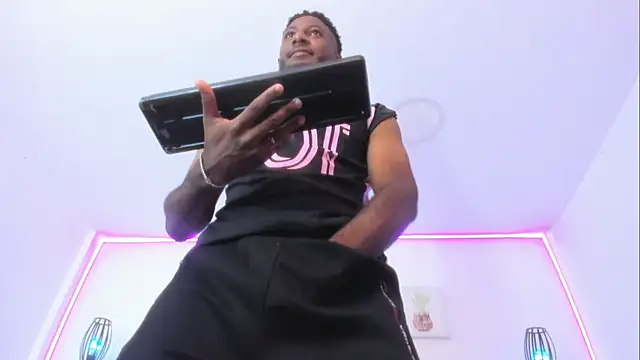 Snapshot of DaddyBlack_ chatting on 06-09-26, 07:14 DaddyBlack online show from 06-09-26, 07:14