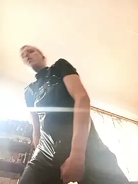 Snapshot of RubberFetischem chatting on 01-18-26, 09:13 RubberFetischem online show from 01-18-26, 09:13