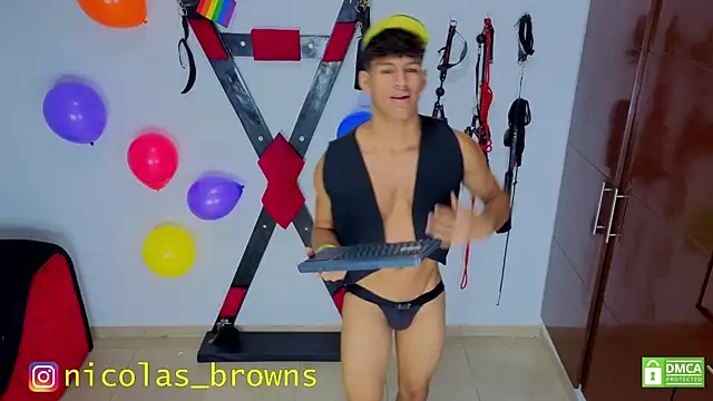 Nicolas AthleticBoy online show from 06-12-26, 08:08