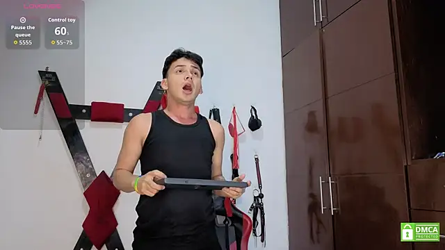 Nicolas AthleticBoy online show from 07-04-26, 08:26